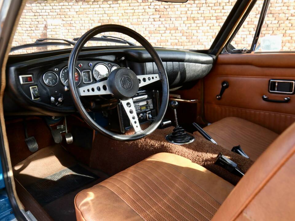 Immagine 3/50 di MG MGB GT (1971)