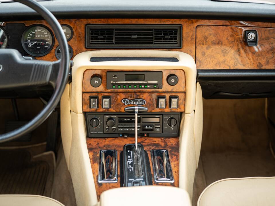 Bild 32/46 von Jaguar XJ 12 (1991)