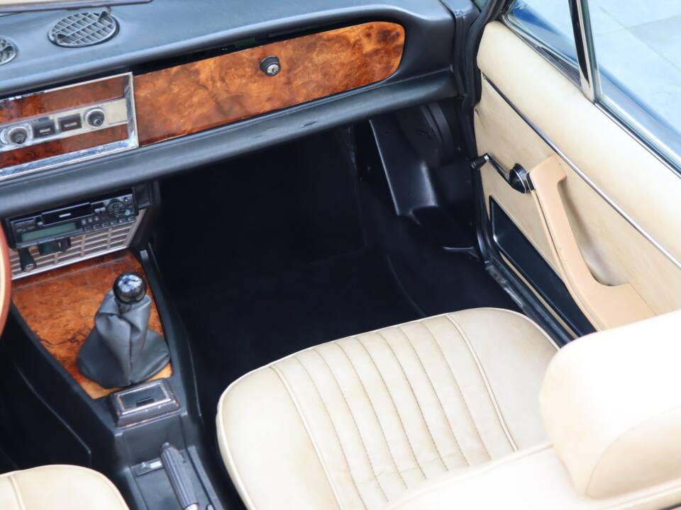 Image 13/50 of FIAT 124 Spider CS1 (1978)
