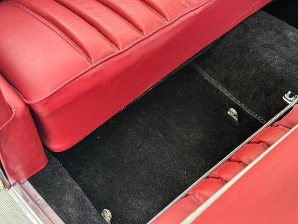 Image 34/132 of Mercedes-Benz 220 SE b (1963)