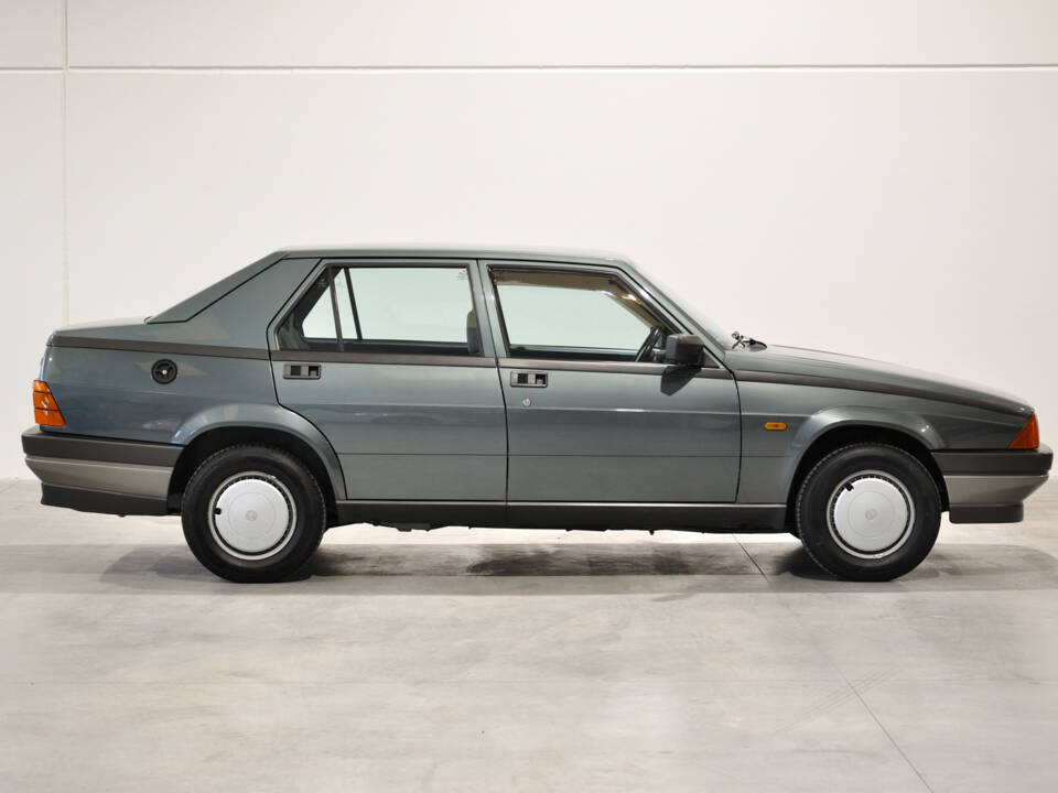 Bild 24/29 von Alfa Romeo 75 1.6 (1987)