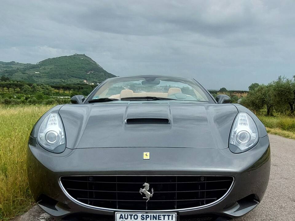 Immagine 4/11 di Ferrari California (2010)