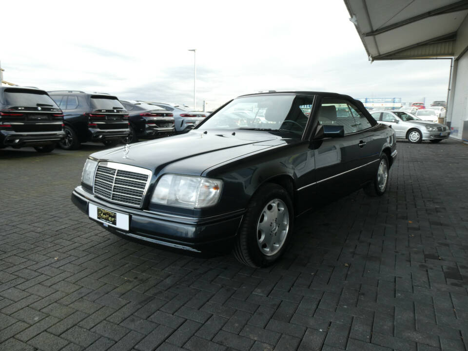 Bild 3/24 von Mercedes-Benz E 320 (1994)