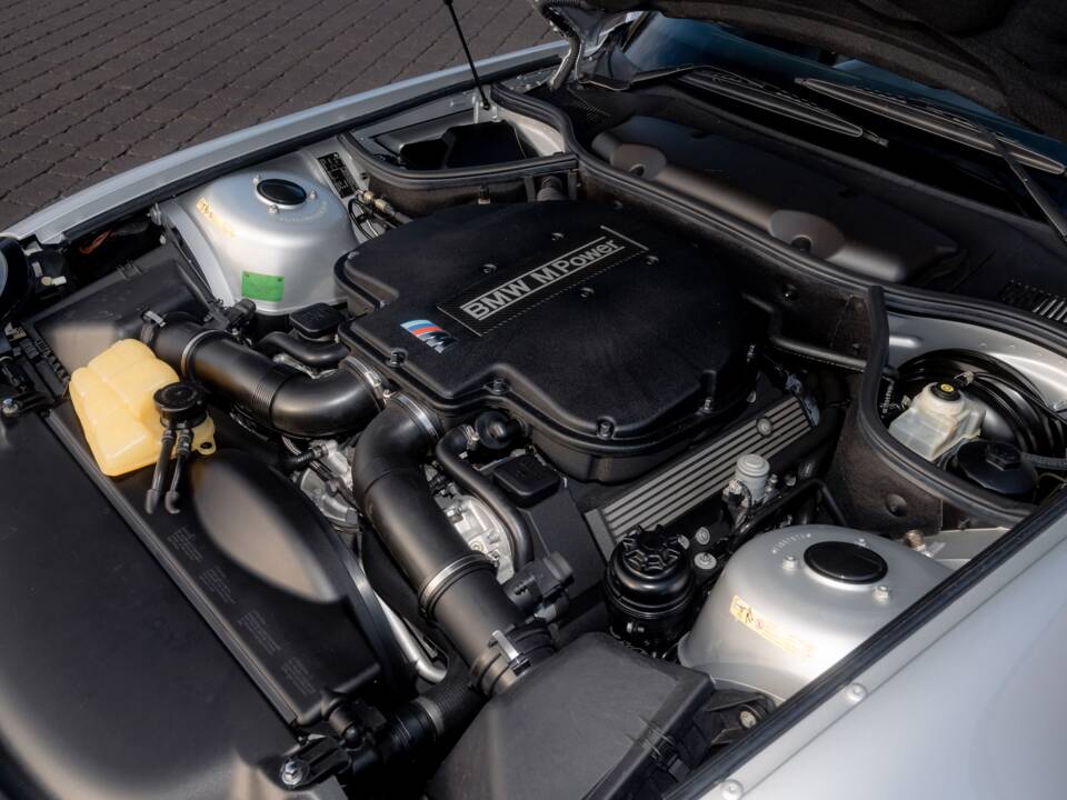 Image 80/84 of BMW Z8 (2001)