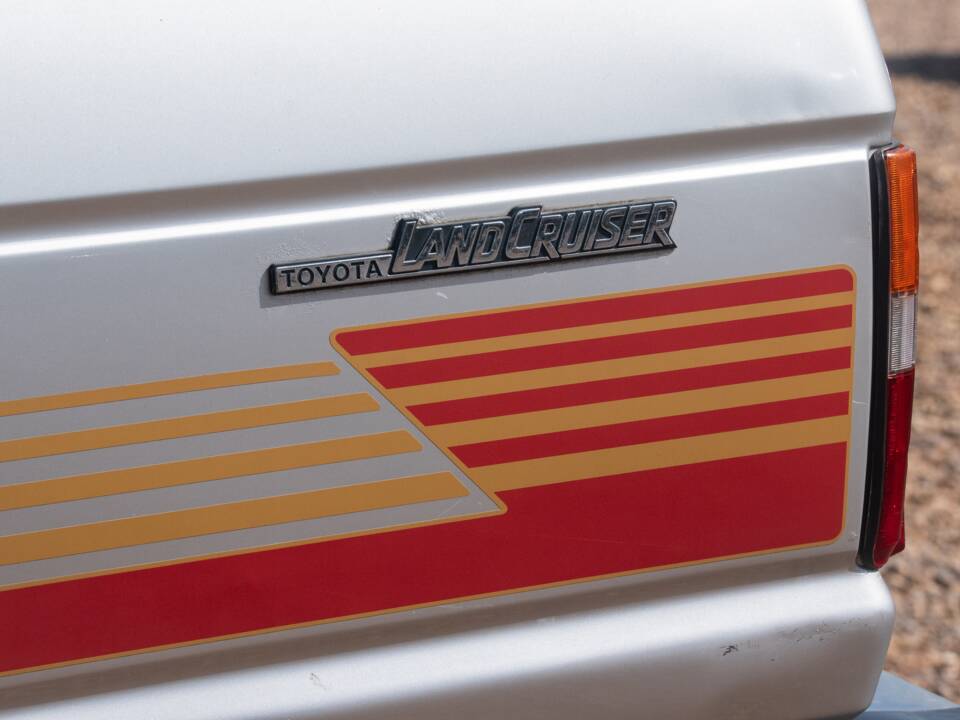 Image 14/46 of Toyota Land Cruiser HJ61 GX (1988)