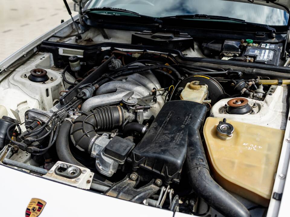 Image 38/50 de Porsche 924 S (1986)