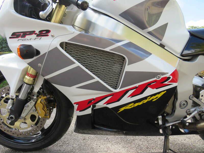 Bild 4/42 von Honda VTR 1000 SP2 (2002)