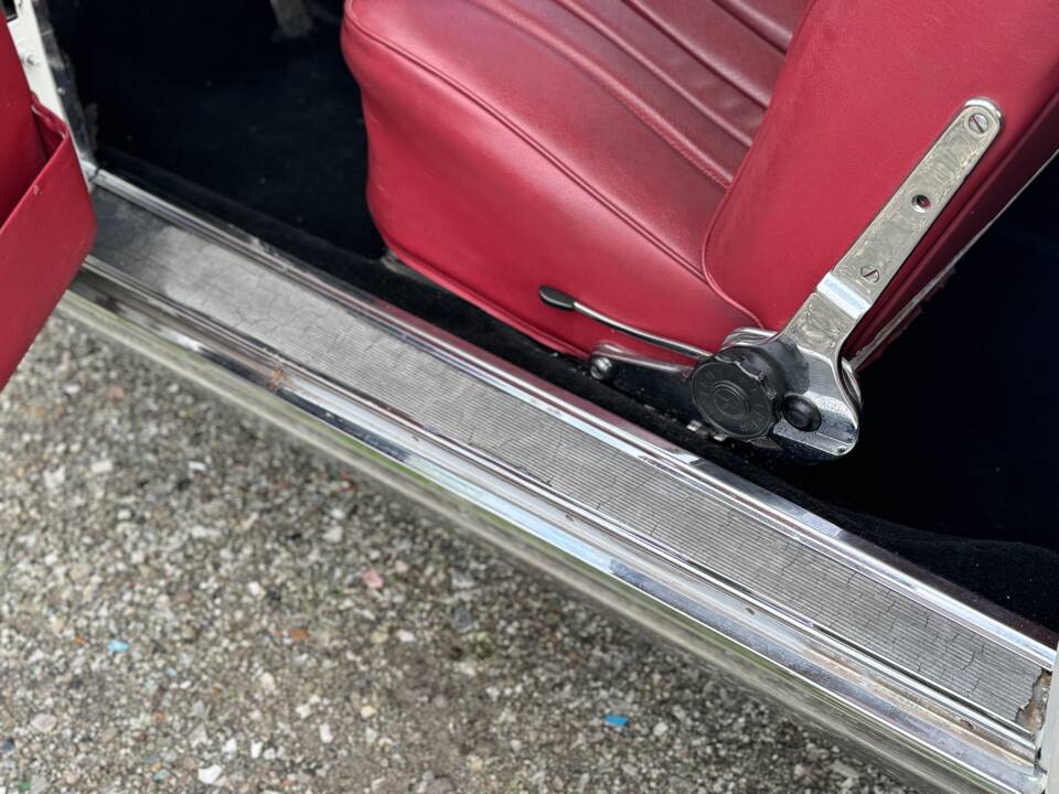 Image 46/132 of Mercedes-Benz 220 SE b (1963)