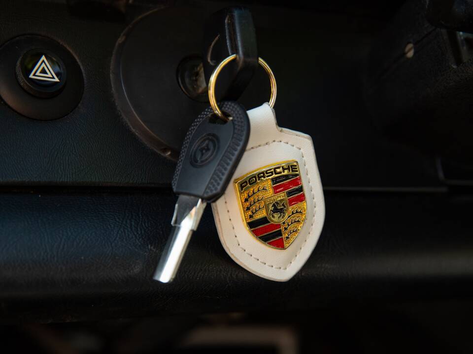 Image 11/35 of Porsche 911 SC 3.0 (1983)
