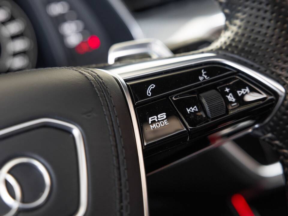Image 16/40 of Audi RS6 Avant (2019)