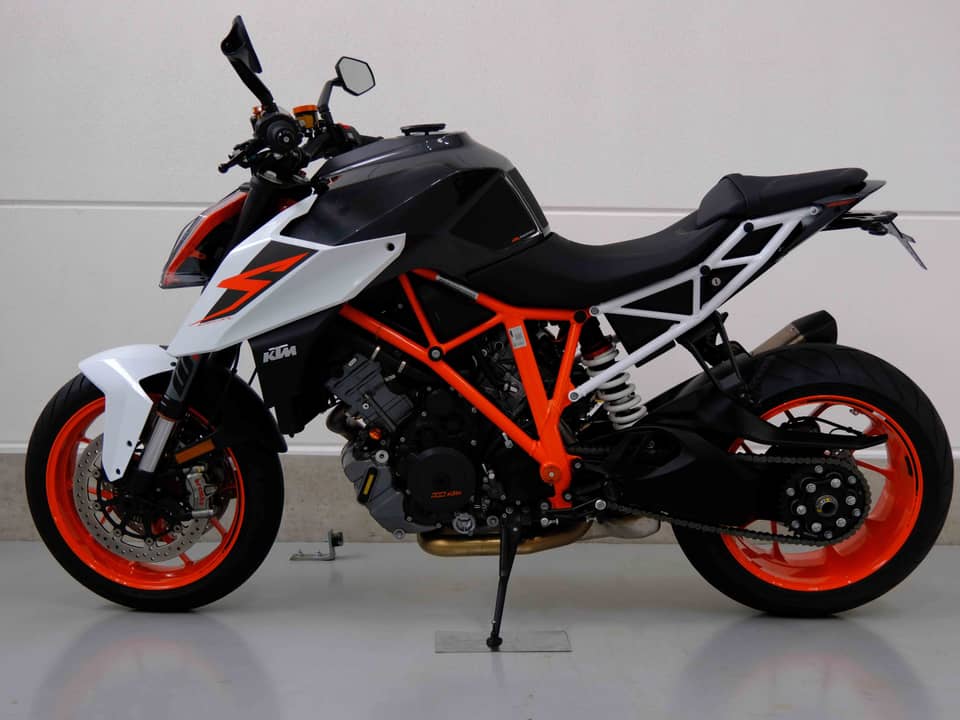 Image 44/83 of KTM 1290 Super Duke R (2018)