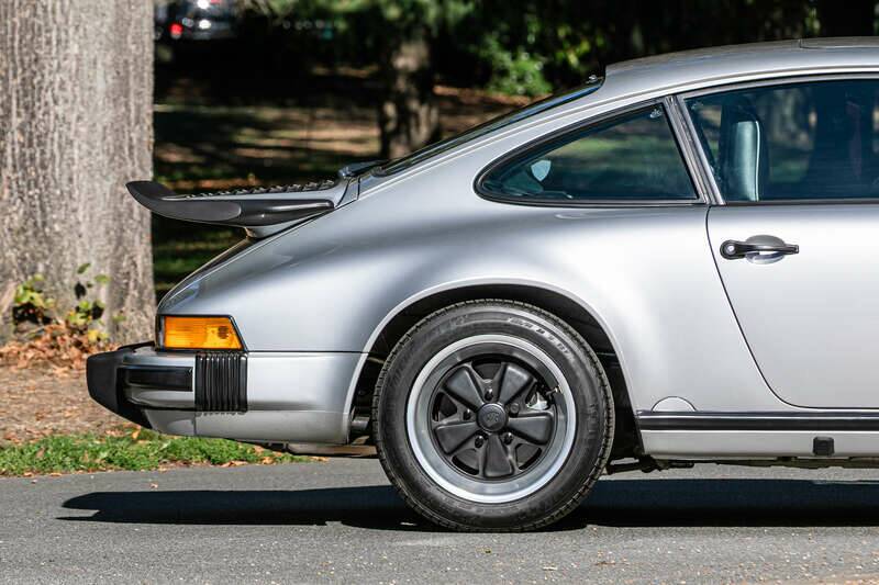 Bild 36/42 von Porsche 911 Carrera 3.2 (1989)