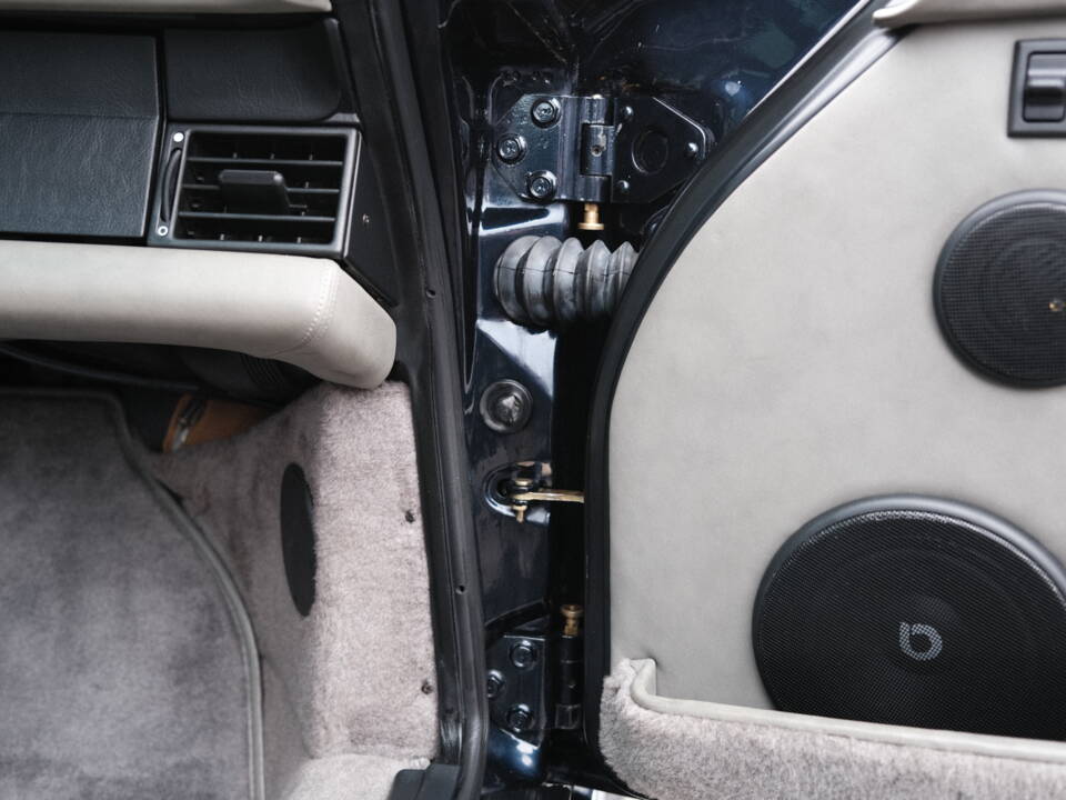 Image 92/97 of Porsche 911 Carrera 4 (1991)
