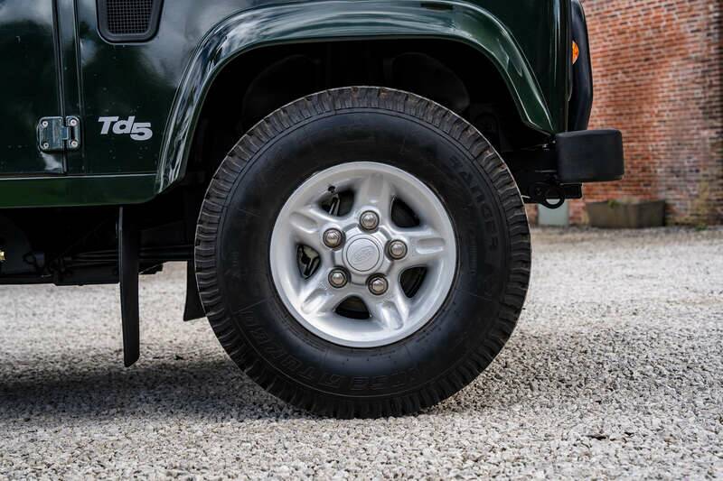 Image 24/50 de Land Rover Defender 90 Td5 (1999)