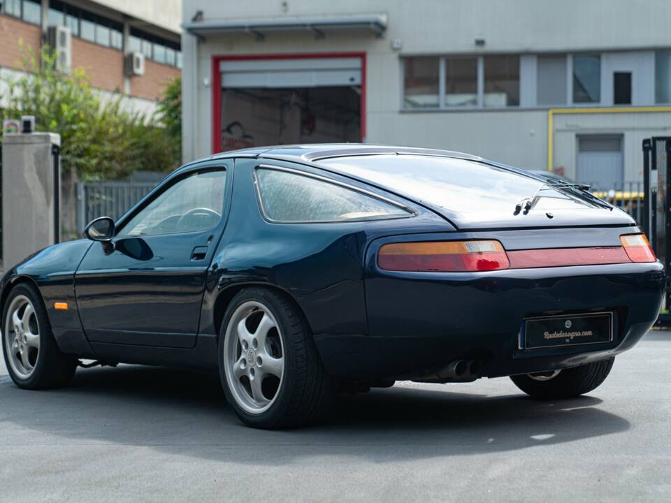 Image 6/34 of Porsche 928 (1981)