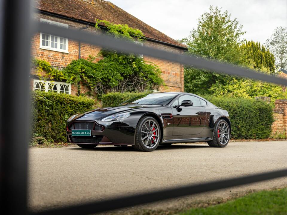 Imagen 32/50 de Aston Martin V12 Vantage S (2017)