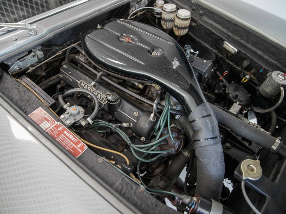 Image 18/40 of Maserati Mexico 4200 (1967)