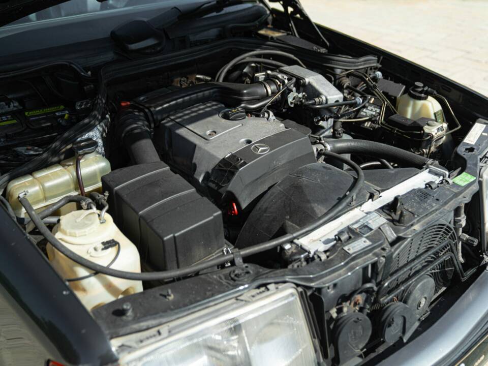 Immagine 43/44 di Mercedes-Benz 200 TE (1992)