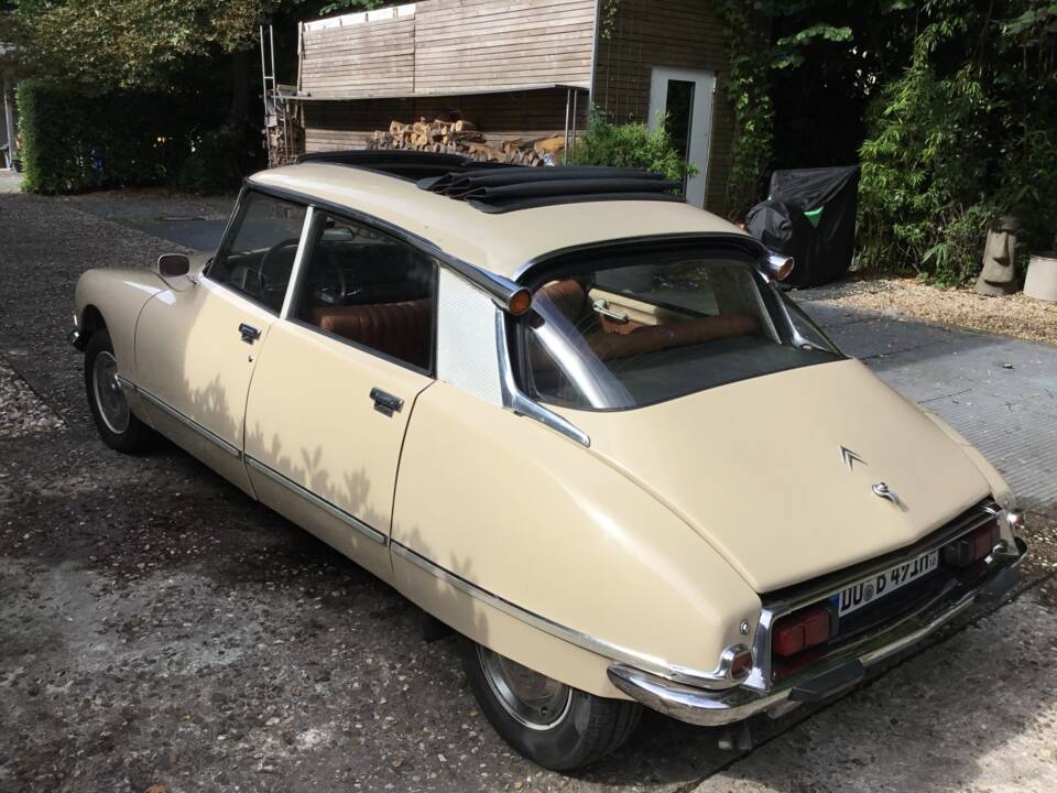 Image 3/82 de Citroën DS 20 (1974)