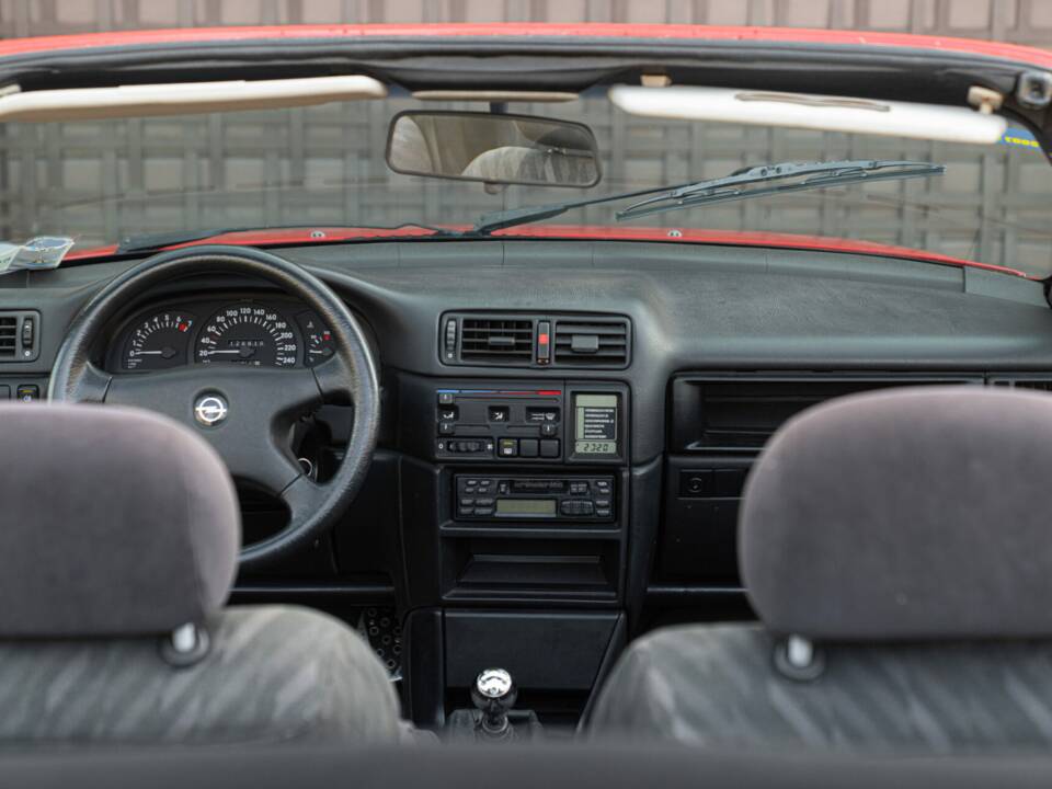 Image 40/50 de Opel Calibra 2,0 Piecha (1993)