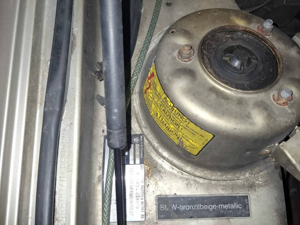 Image 16/17 of BMW 525e (1985)