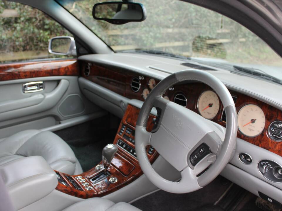 Image 8/15 de Bentley Arnage Red Label (2000)