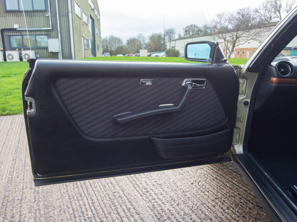 Image 16/30 de Mercedes-Benz 280 CE (1980)