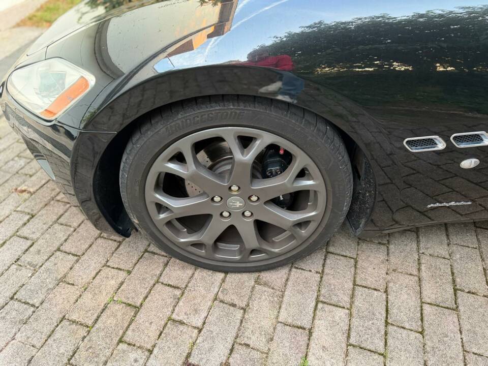 Image 7/22 of Maserati GranTurismo 4.2 (2008)