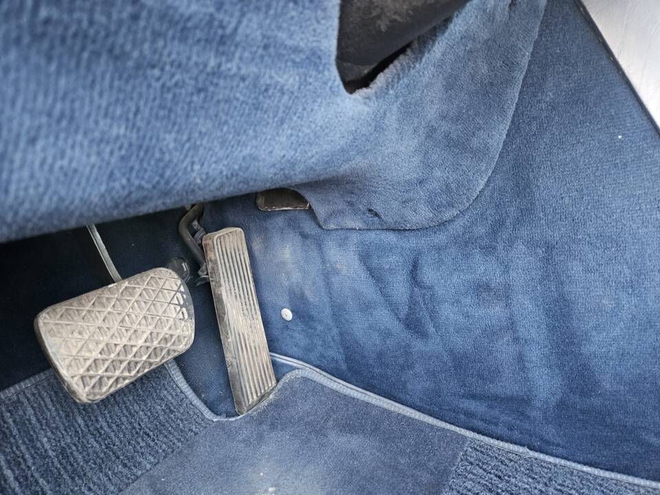 Image 38/100 of Mercedes-Benz 500 SEL (1983)