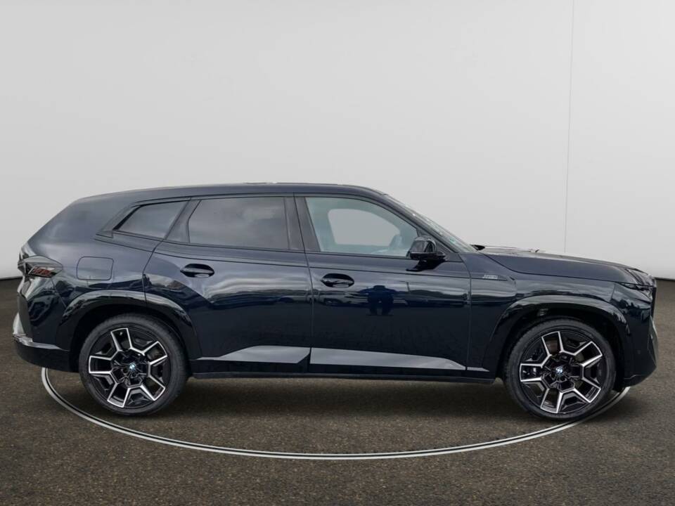 Image 3/10 of BMW XM 50e (2024)