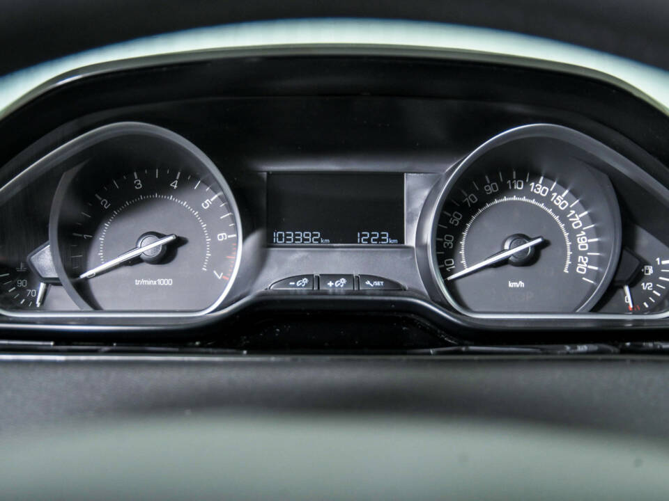 Image 19/50 of Peugeot 208 1.2 PureTech 82 (2019)