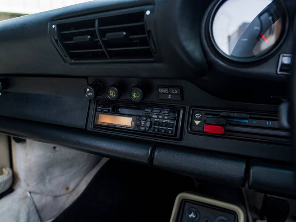 Afbeelding 27/62 van Porsche 911 Carrera 3.2 "#250.000 911" (1987)
