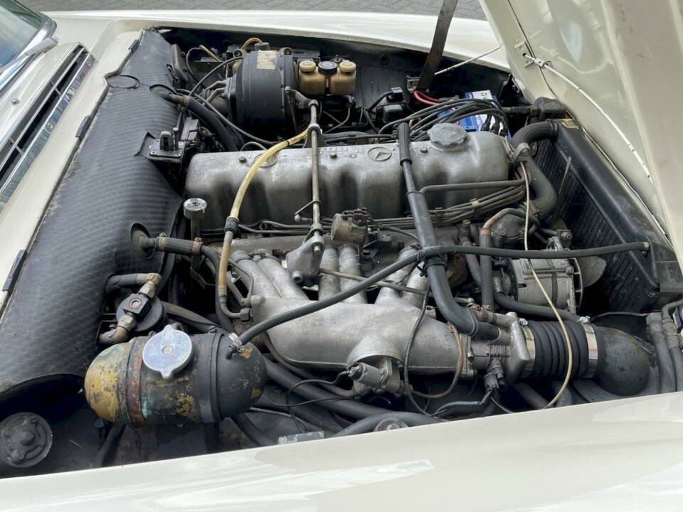 Image 25/36 of Mercedes-Benz 280 SL (1969)