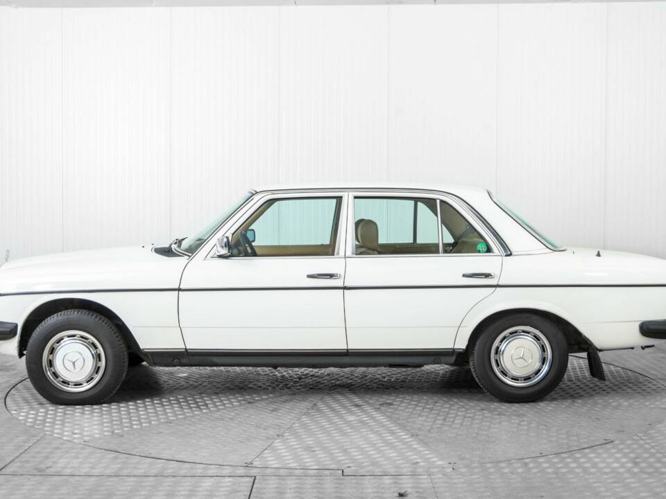Image 9/50 of Mercedes-Benz 300 D (1980)