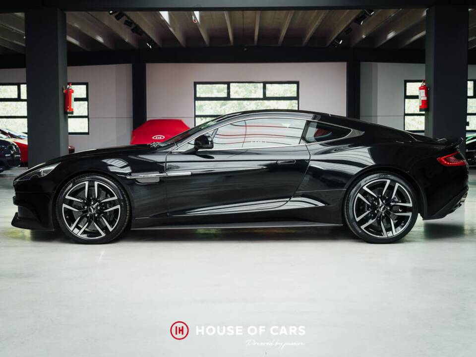 Imagen 10/22 de Aston Martin Vanquish (2017)