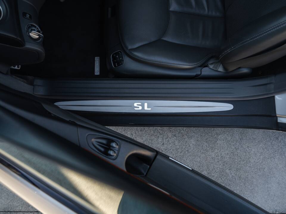 Image 67/86 de Mercedes-Benz SL 500 (2002)
