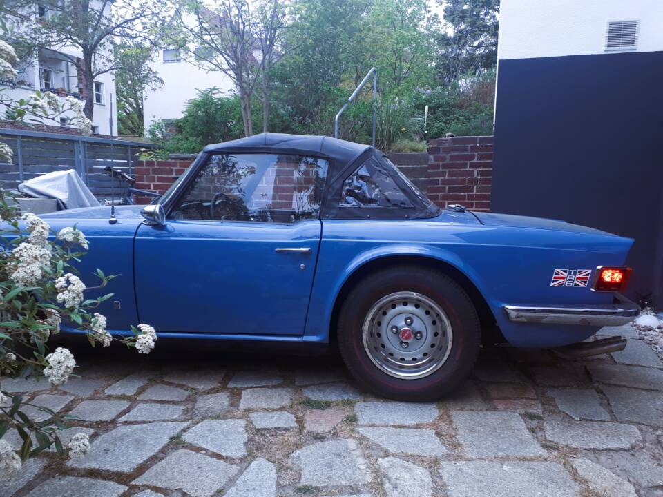 Image 15/51 of Triumph TR 6 (1975)