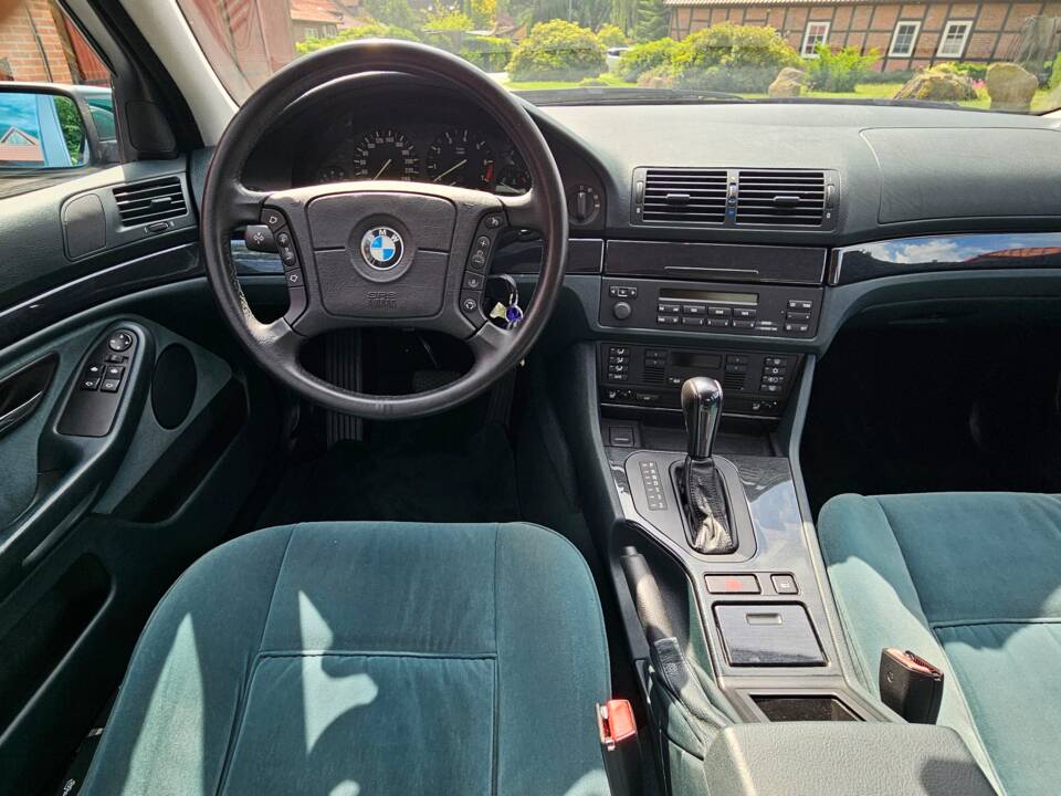 Image 13/18 of BMW 523i (1996)