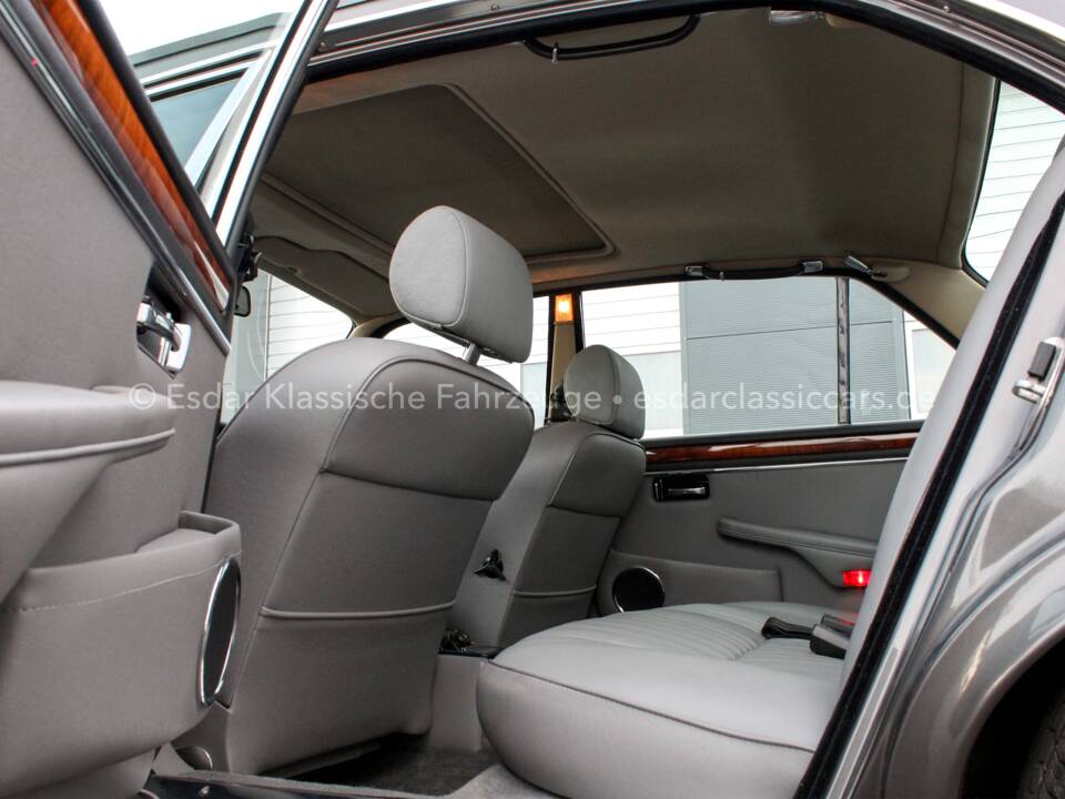 Immagine 35/46 di Jaguar XJ 12 (1986)