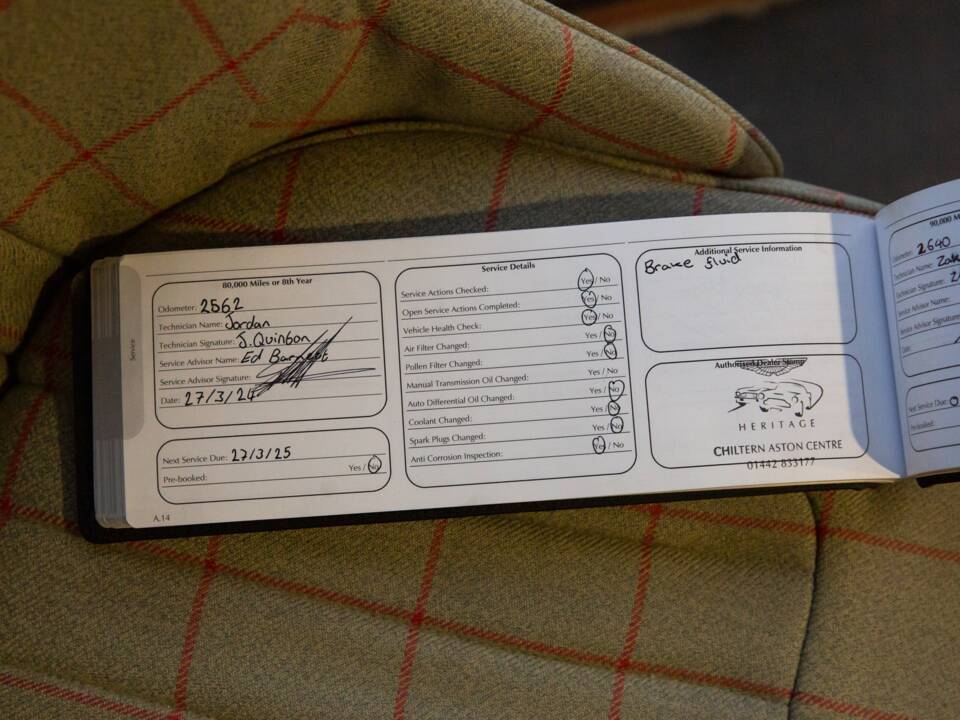 Afbeelding 77/81 van Aston Martin DB 9 Volante (2015)