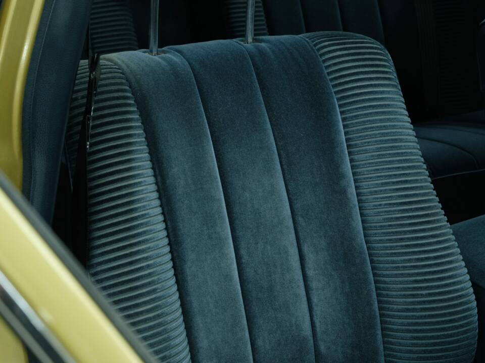 Image 32/76 of Mercedes-Benz 350 SEL (1977)