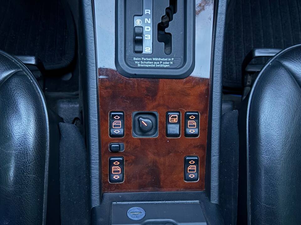 Image 15/24 of Mercedes-Benz E 320 T (1996)