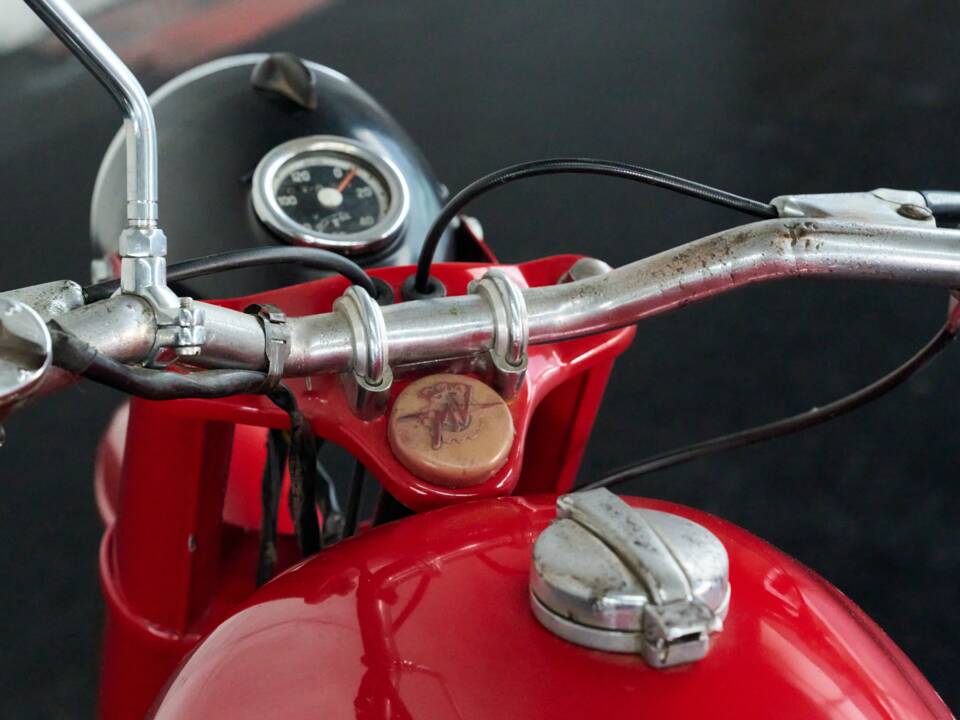 Image 26/28 of MV Agusta 125 TR (1958)