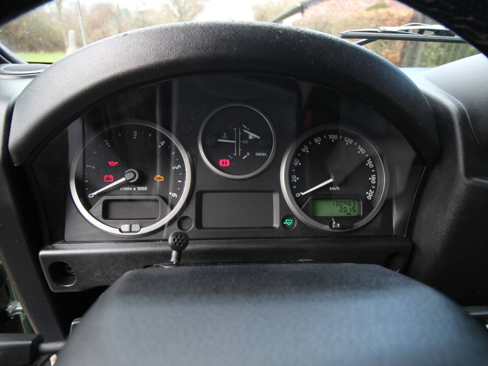 Bild 19/24 von Land Rover Defender 110 Heritage (2015)