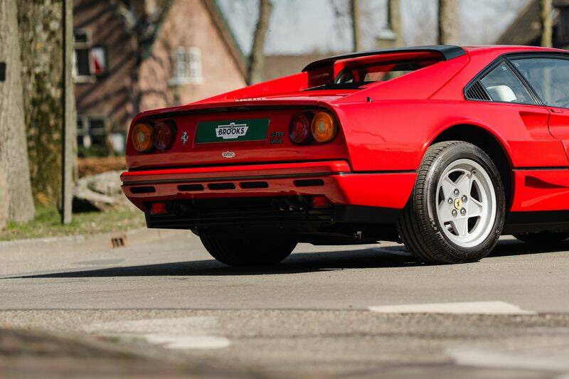 Image 15/33 of Ferrari 208 GTB Turbo (1987)