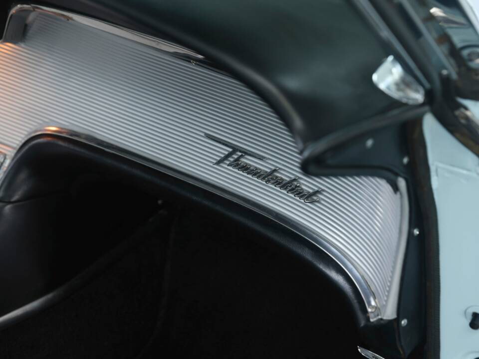 Immagine 35/50 di Ford Thunderbird (1962)