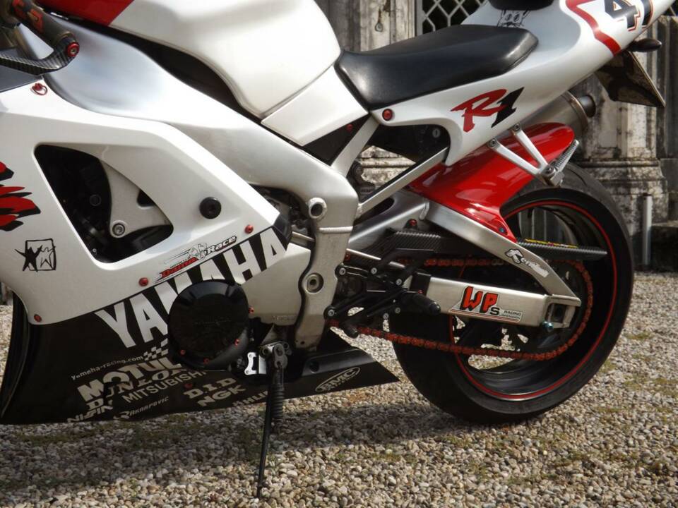Image 11/50 of Yamaha YZF 1000 R1 (1998)