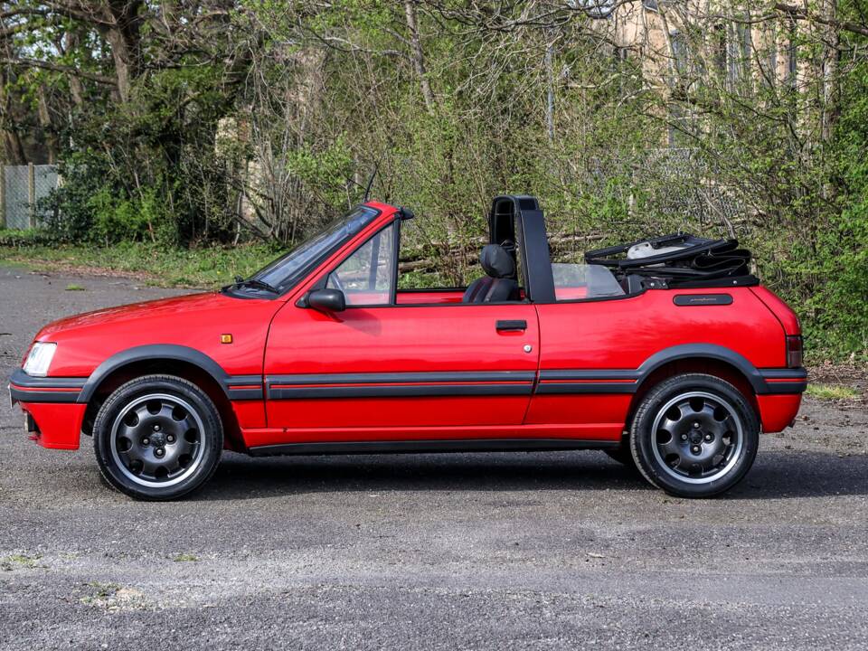 Image 2/39 of Peugeot 205 CTi (1991)