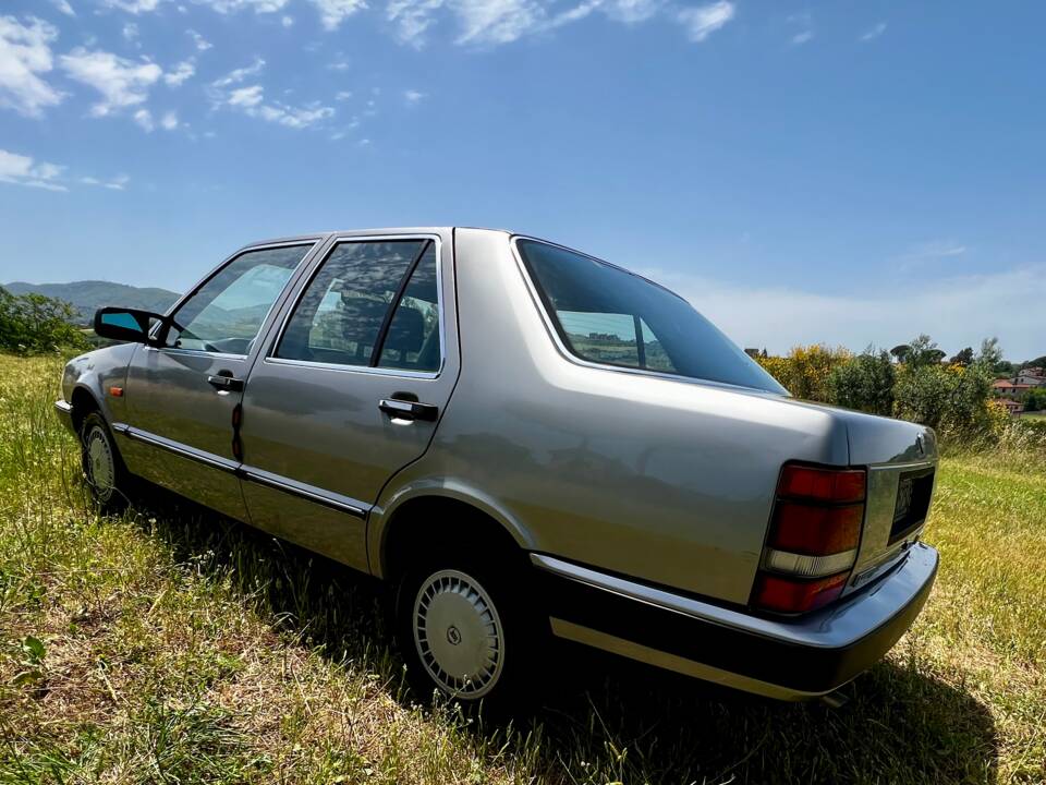 Afbeelding 23/81 van Lancia Thema I.E. (1986)