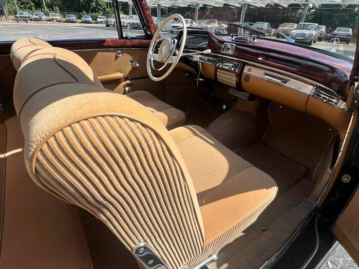 Image 14/21 de Mercedes-Benz 220 SE (1960)